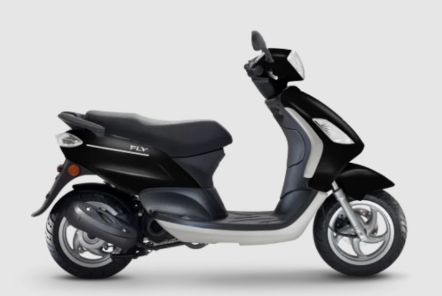 Piaggio Fly 50cc scooter for rent in Trogir